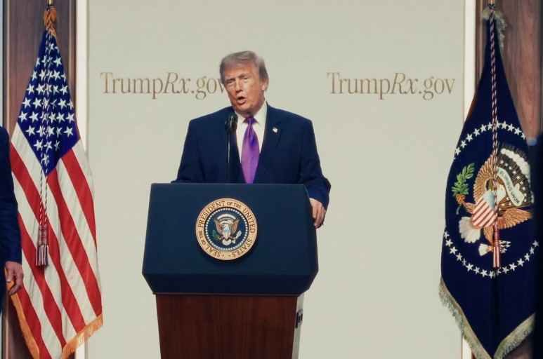 Трамп звинуватив Іран у "дволикості", а також пригрозив "повною капітуляцією" і ядерним роззброєнням Трамп звинуватив Іран у "дволикості", а також пригрозив "повною капітуляцією" і ядерним роззброєнням